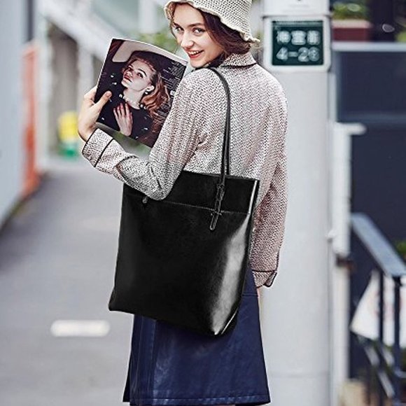 CHRISTMAS  SALE       BLACK  LEATHER  TOTE    $29 - Picture 5 of 10